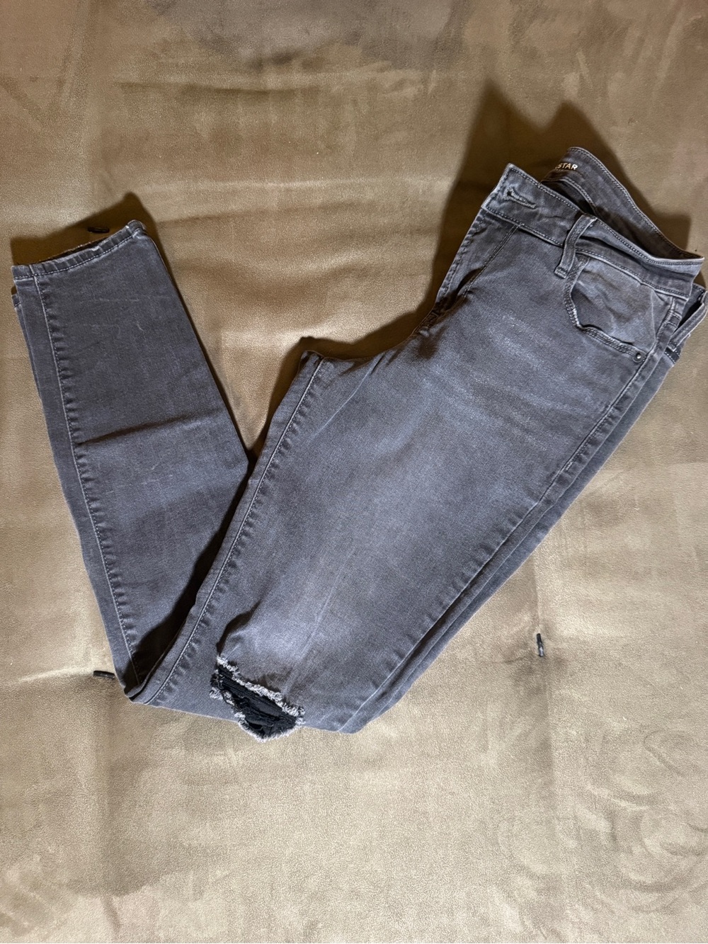 Old Navy rockstar Women’s black/dark Gray Distressed Skinny Jeans, size 6